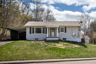 2495 N Grandview Ave, Dubuque, IA 52001