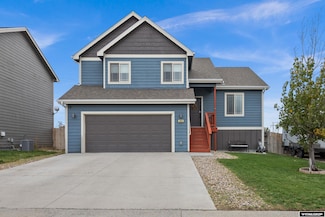 4858 Pontiac St, Mills, WY 82644