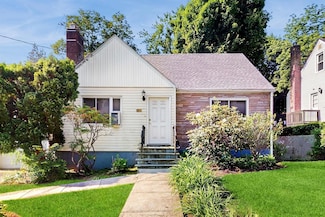 42 Juniper Hill Rd, White Plains, NY 10607