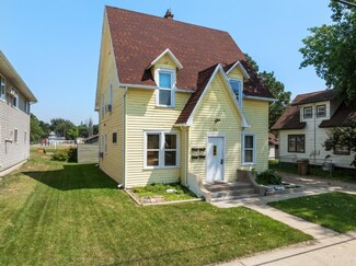 514 1st St NW, Minot, ND 58703
