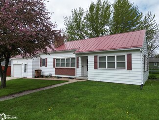510 W 15th St, Carroll, IA 51401