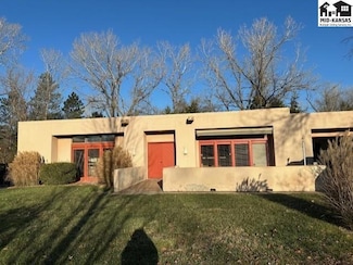 3105 Mission Dr, Hutchinson, KS 67502