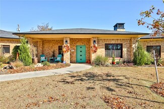1705 Randel Rd, Nichols Hills, OK 73116