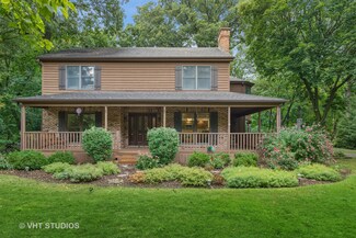 110 Picton Rd, Roselle, IL 60172