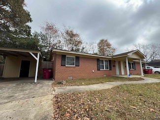 33 Mitchell St, Hawkinsville, GA 31036