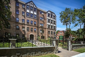 37 Woodmere Blvd Unit 3F, Woodmere, NY 11598