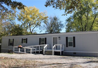 212 N Ravine St, Cowden, IL 62422