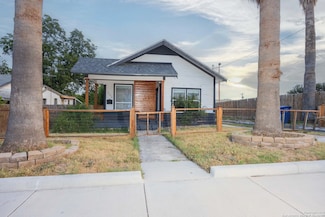 906 Martin Luther King Dr, San Antonio, TX 78203