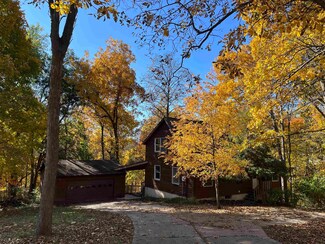 9062 Pheasant Ln, Dubuque, IA 52003