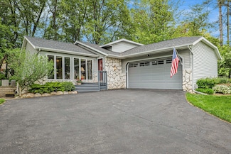 5751 Arroyo Vista Dr NE, Rockford, MI 49341