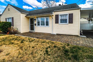 68 Chestnut St, Edison, NJ 08817