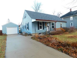 1132 Ann St, Grinnell, IA 50112