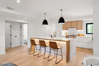 1618 Beacon St Unit D, Brookline, MA 02446