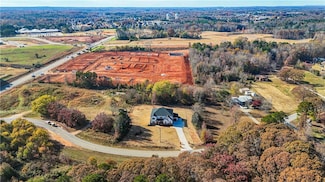 113 Skelton Rd, Hoschton, GA 30548