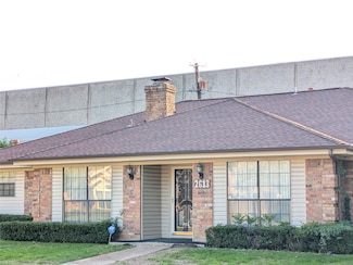 2613 Meadow Lake Dr, Grand Prairie, TX 75050