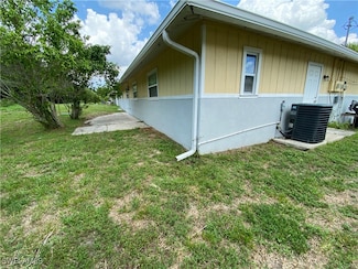 4186 Pine Drop Ln, North Fort Myers, FL 33917