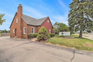 570 S Maple Rd, Ann Arbor, MI 48103