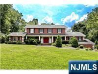 14 Ranch Rd, Upper Saddle River, NJ 07458