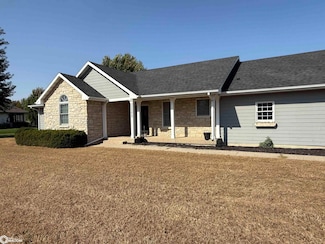 2262 W State St, Mason City, IA 50401