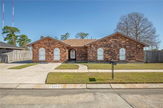3800 Decomine Dr, Chalmette, LA 70043