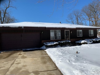 4090 Echo Dr, West Bloomfield, MI 48323