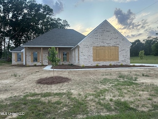 32 Village Cir, Benton, MS 39039