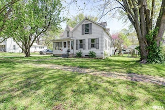 218 1/2 S Hickory St, Pana, IL 62557