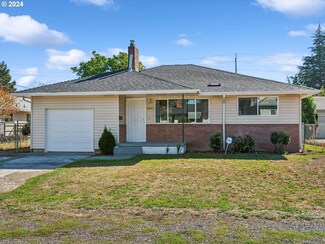 8820 NE Couch St, Portland, OR 97220