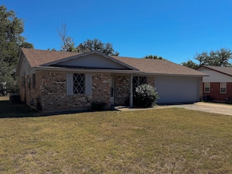 1413 Phillips St, Cleburne, TX 76033