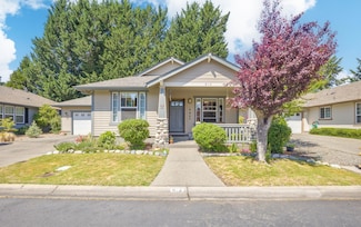 914 Schaefers Ln, Grants Pass, OR 97526