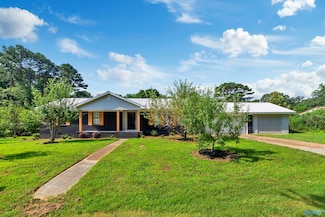 89 Lake Dr, Scottsboro, AL 35769