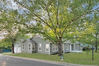 1930 Avenue P, Huntsville, TX 77340