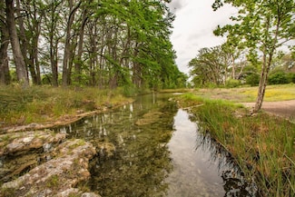 950 River Rd, Utopia, TX 78884