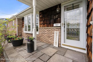32 Westbrook Rd, Howell, NJ 07731