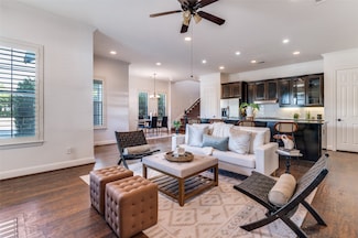 1120 Hemingway Ln, Irving, TX 75063