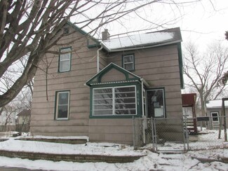 619 W 7th St, Waterloo, IA 50702