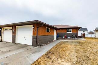 1123 19th St N, Moorhead, MN 56560