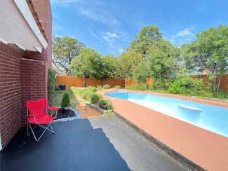 404 Heather Ln, Hurst, TX 76054