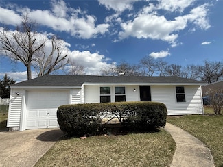 21 Nicoll Ave, Central Islip, NY 11722