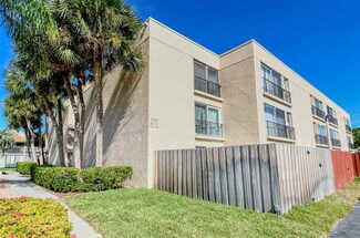 2763 Woodgate Ln Unit 303, Sarasota, FL 34231