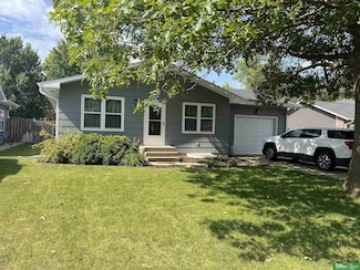 1525 Raell Dr, York, NE 68467