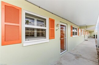200 Valley Stream Dr Unit 4, Naples, FL 34113