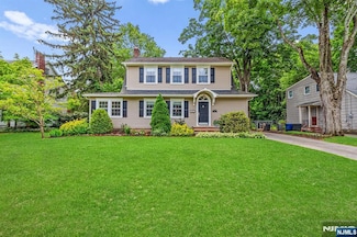 25 Park Ave, Pompton Plains, NJ 07444