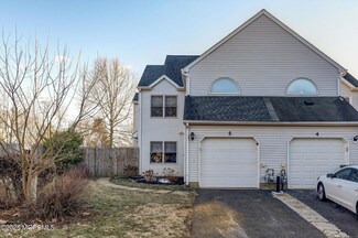 5 Emerson Ct, Freehold, NJ 07728