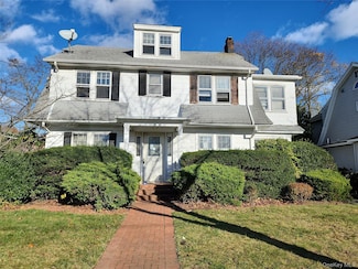 39 Hilbert St, Hempstead, NY 11550