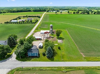 5306 Hillcrest Dr, Allenton, WI 53002