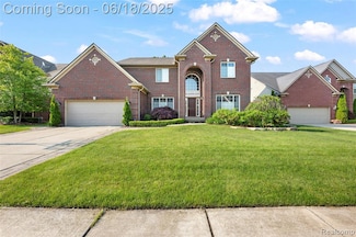 392 Gunston Ct, Troy, MI 48083