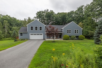 5 Lovers Ln, Topsham, ME 04086