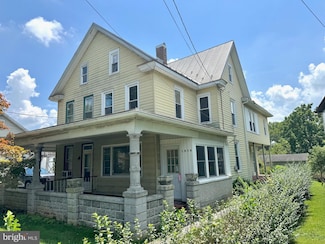 1074 E Main St, Annville, PA 17003