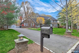 10 Watch Hill Rd, Mahwah, NJ 07430
